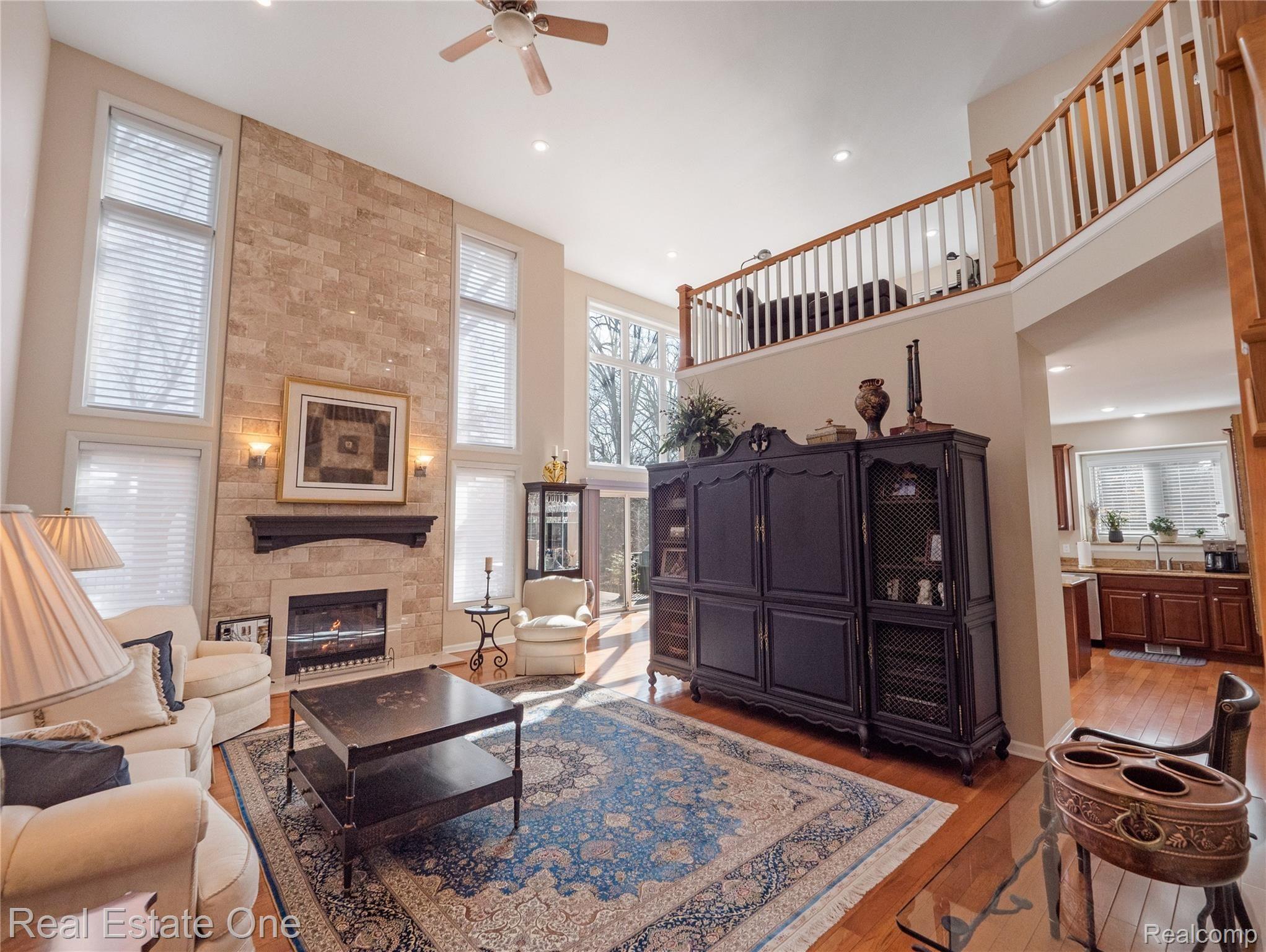 449 Willard Avenue Rochester, MI 48307 - Photo 18 of 53 View Upon Entering from Foyer .jpg