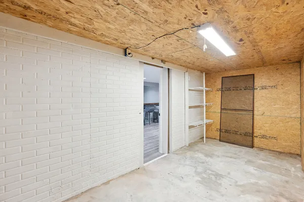 $327,500 | 205 Park Ln Circle, Eldridge, IA 52748