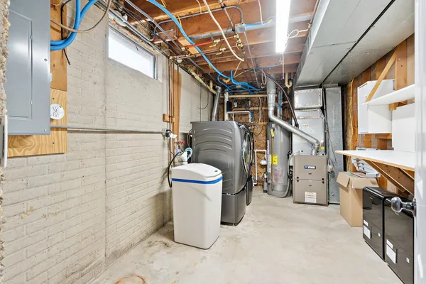 $327,500 | 205 Park Ln Circle, Eldridge, IA 52748