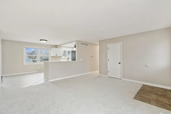 $327,500 | 205 Park Ln Circle, Eldridge, IA 52748