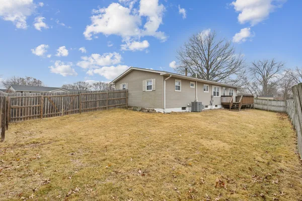 $327,500 | 205 Park Ln Circle, Eldridge, IA 52748