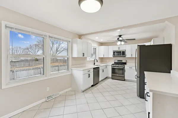 $327,500 | 205 Park Ln Circle, Eldridge, IA 52748