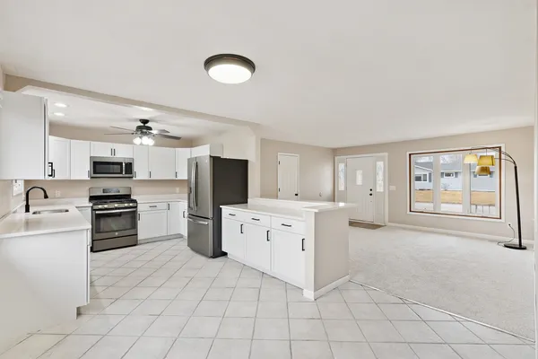 $327,500 | 205 Park Ln Circle, Eldridge, IA 52748