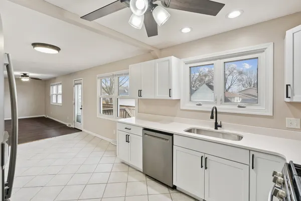 $327,500 | 205 Park Ln Circle, Eldridge, IA 52748