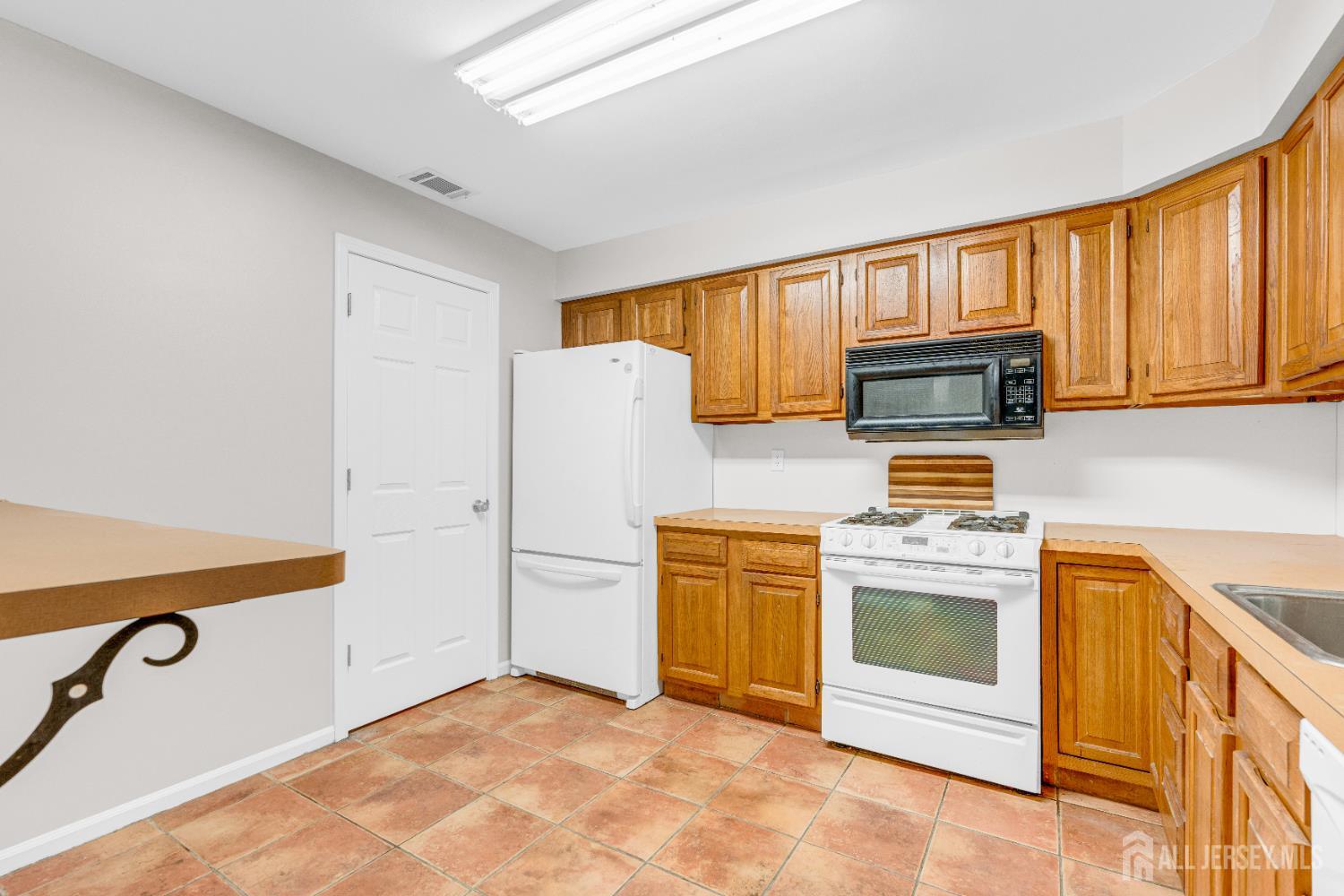 5101 Stonehedge Road, Unit 5101 Edison, NJ 08820 - Photo 13 of 29 Gallery Image 13