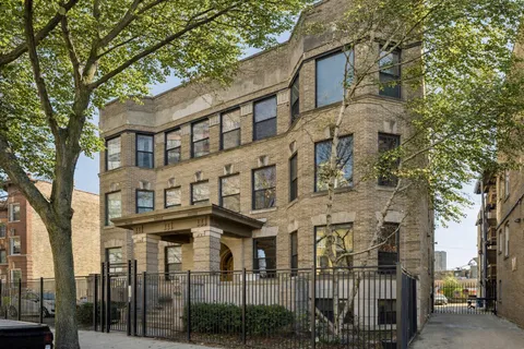 $599,900 | 835 West Belle Plaine Avenue, Unit 2, Chicago, IL 60613