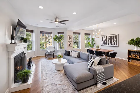 $599,900 | 835 West Belle Plaine Avenue, Unit 2, Chicago, IL 60613