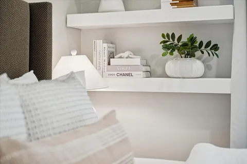 $599,900 | 835 West Belle Plaine Avenue, Unit 2, Chicago, IL 60613