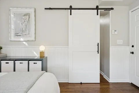 $599,900 | 835 West Belle Plaine Avenue, Unit 2, Chicago, IL 60613