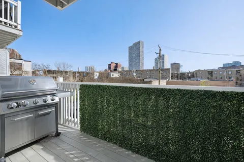 $599,900 | 835 West Belle Plaine Avenue, Unit 2, Chicago, IL 60613