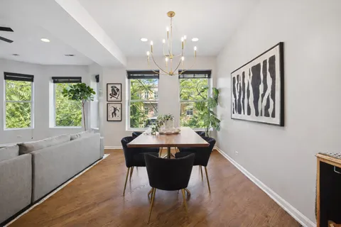 $599,900 | 835 West Belle Plaine Avenue, Unit 2, Chicago, IL 60613