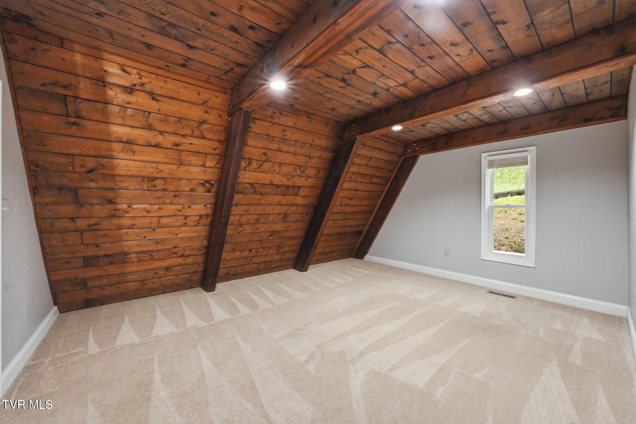 440 Lakeshore Road Bluff City, TN 37618 - Photo 25 of 56 28-web-or-mls-030_DSC00984