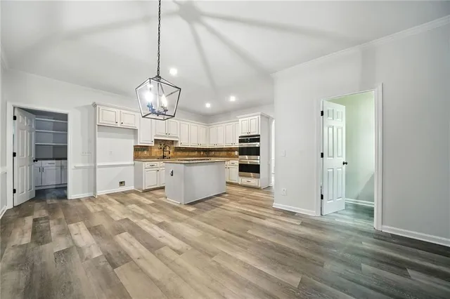 a view of livingroom with furniture