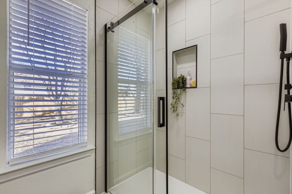 108 Susana Drive Georgetown, TX 78628 - Photo 15 of 26 a bathroom with a shower