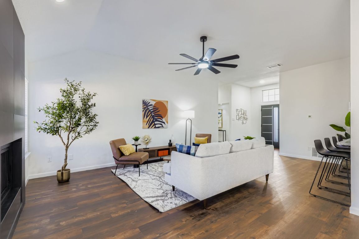 108 Susana Drive Georgetown, TX 78628 - Photo 4 of 26 a living room with furniture and a potted plant