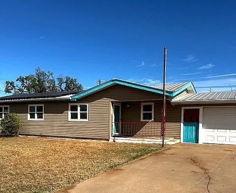 $109,900 | 123 East Mccaulley Avenue, Bronte, TX 76933