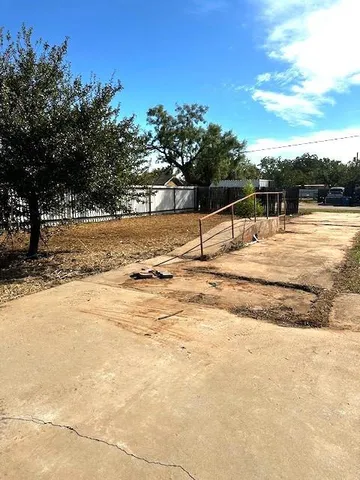 $129,000 | 123 East Mccaulley Avenue, Bronte, TX 76933