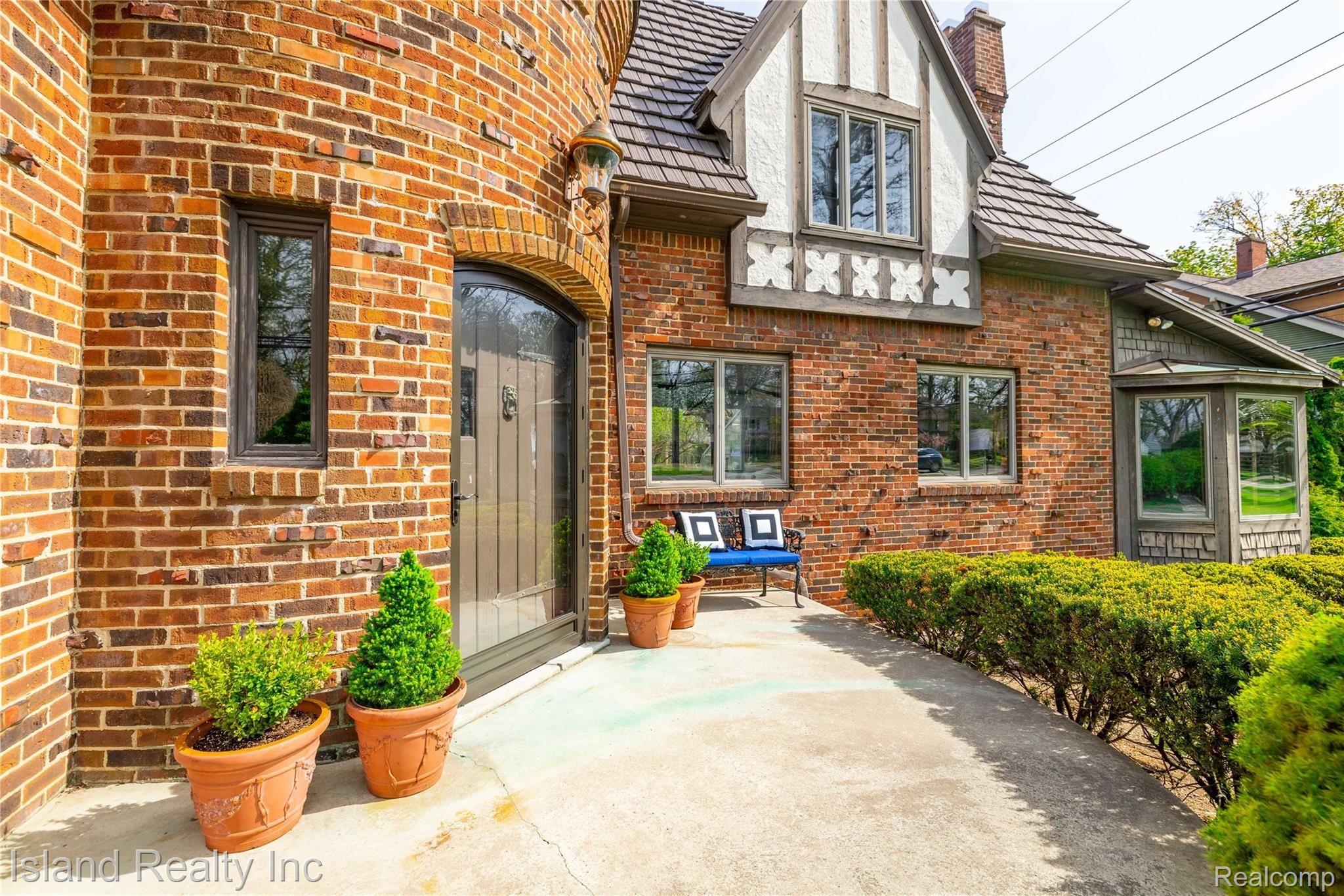 7580 Ferry Road Grosse Ile, MI 48138 - Photo 5 of 41 7580 Ferry, Grosse Ile (5 of 50).jpg