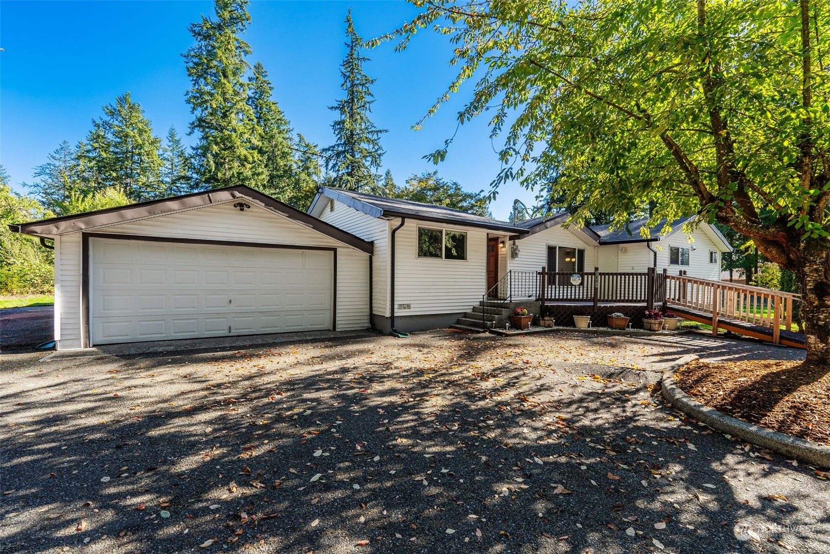 5112 Erlands Point Road Northwest Bremerton, WA 98312 - Photo 2 of 37 Gallery Image 2