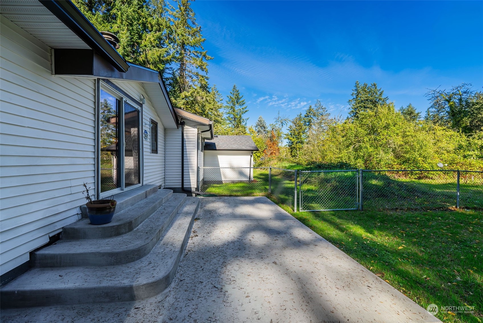 5112 Erlands Point Road Northwest Bremerton, WA 98312 - Photo 5 of 37 Gallery Image 5