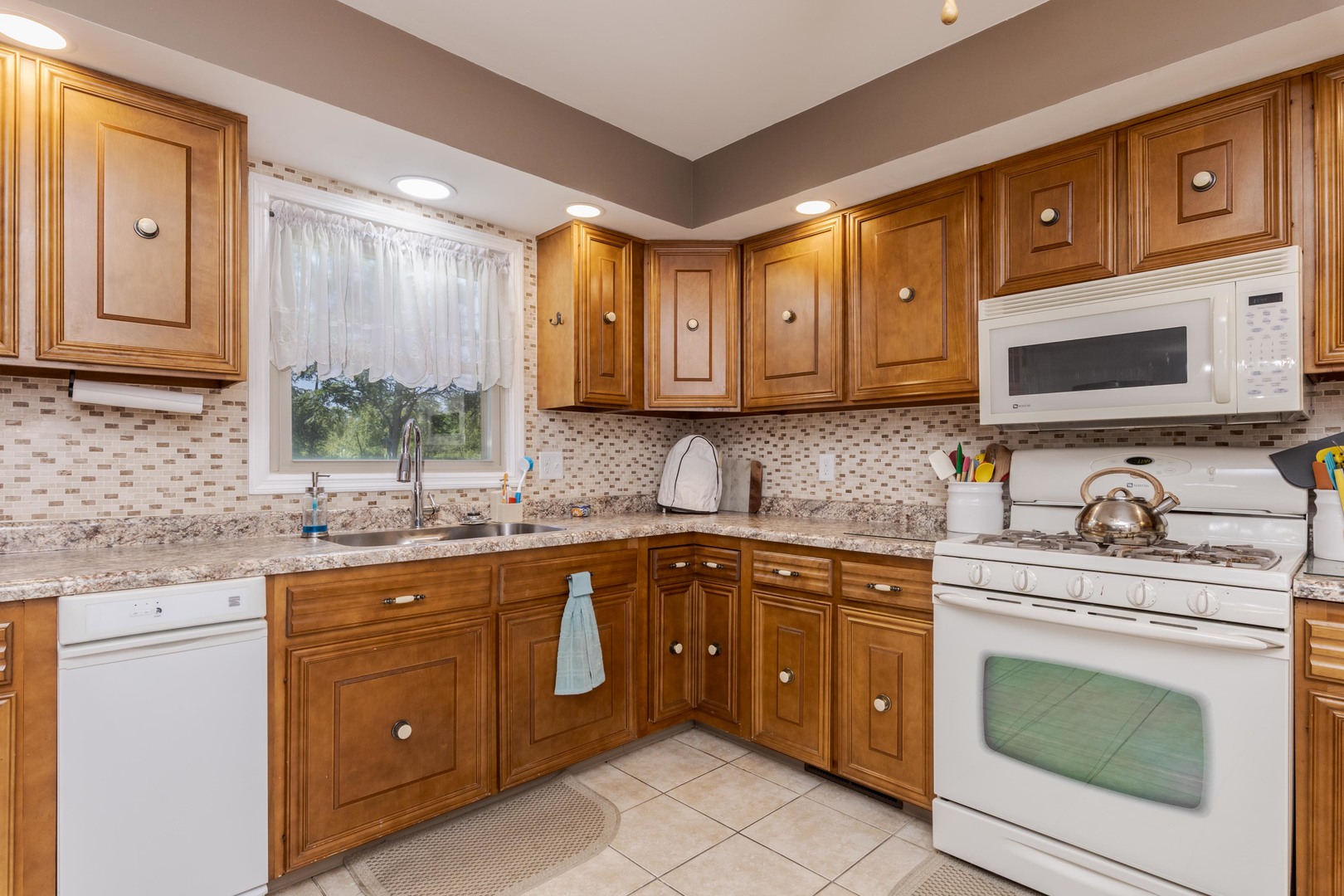 1604 6 Points Road Bloomington, IL 61701 - Photo 9 of 40