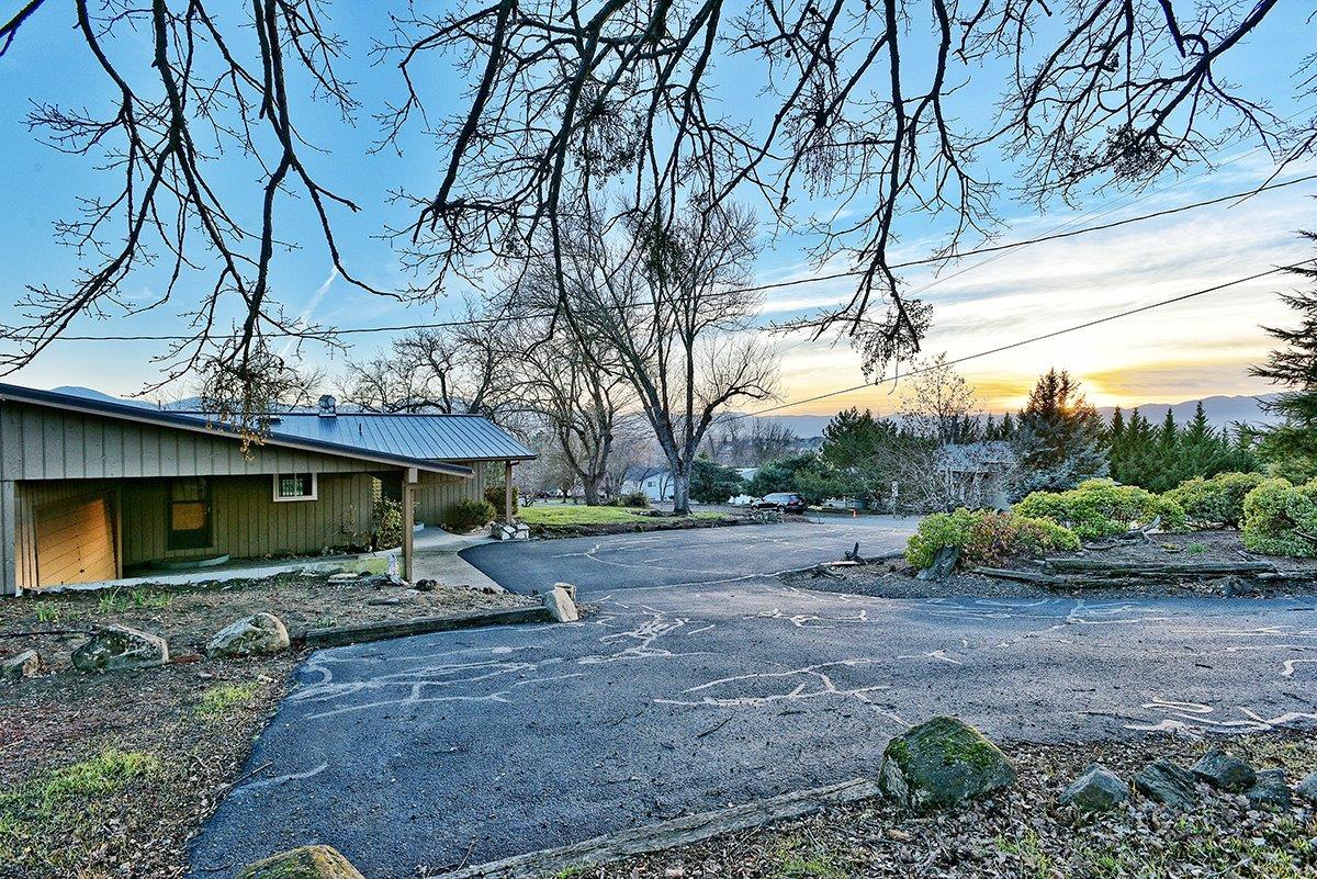 3968 Springbrook Road Medford, OR 97504 - Photo 4 of 25 Additional Photo