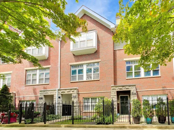 $595,000 | 4926 South Cornell Avenue, Unit E, Chicago, IL 60615