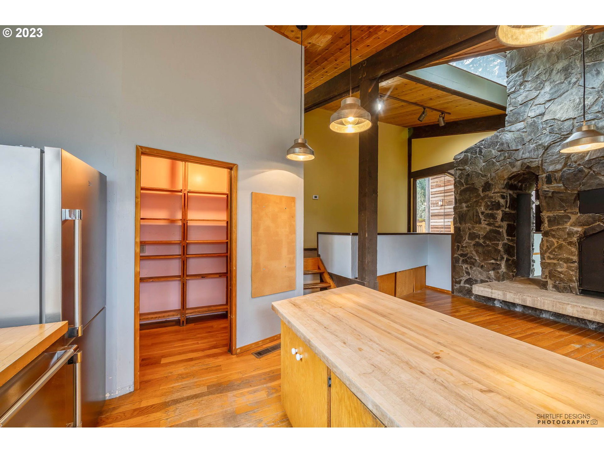 27313 Briggs Hill Road Eugene, OR 97405 - Photo 16 of 48 a view of a living room and entry way