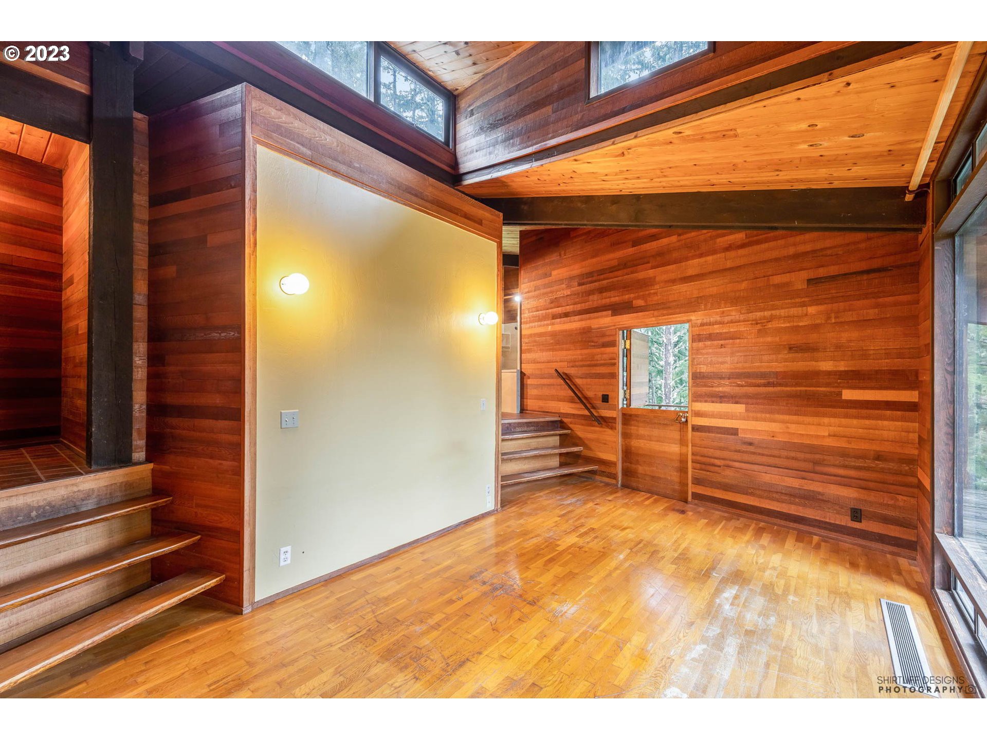27313 Briggs Hill Road Eugene, OR 97405 - Photo 21 of 48 a view of outdoor space and front door