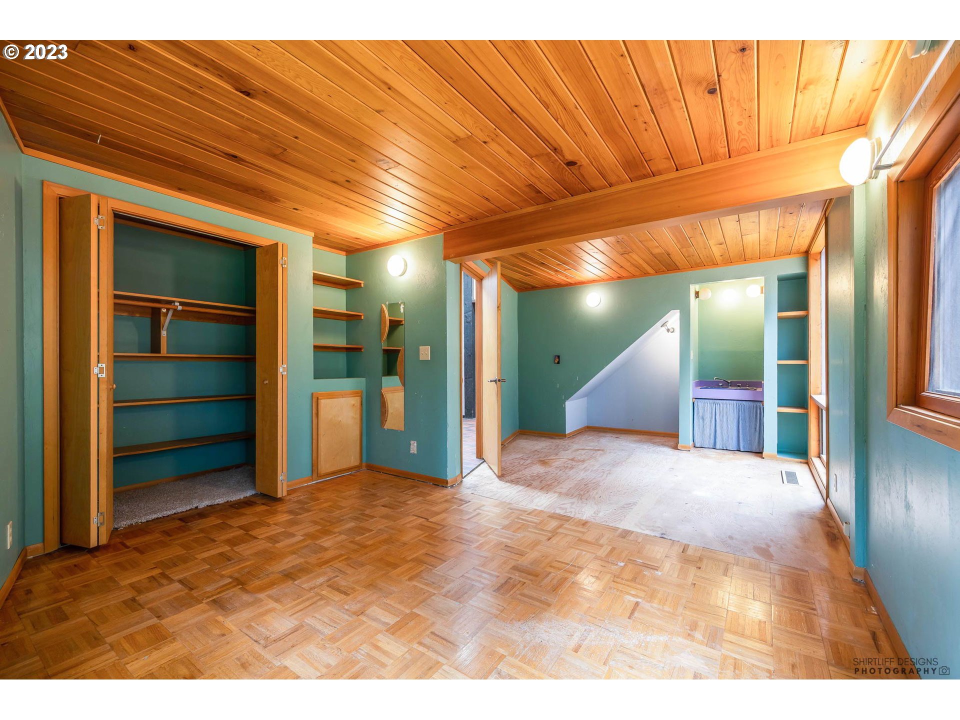 27313 Briggs Hill Road Eugene, OR 97405 - Photo 28 of 48 a view of a hallway with wooden shelves