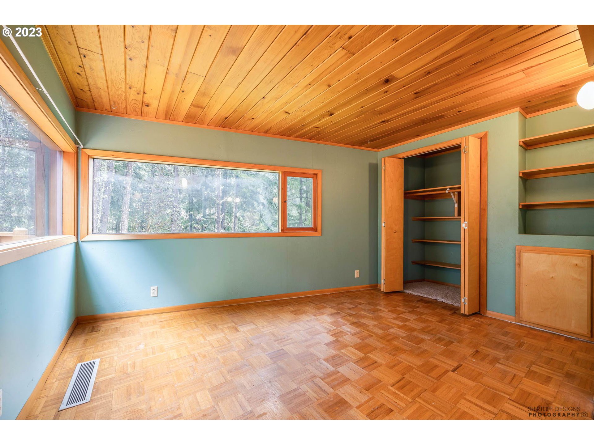 27313 Briggs Hill Road Eugene, OR 97405 - Photo 29 of 48 a view of empty room with a window