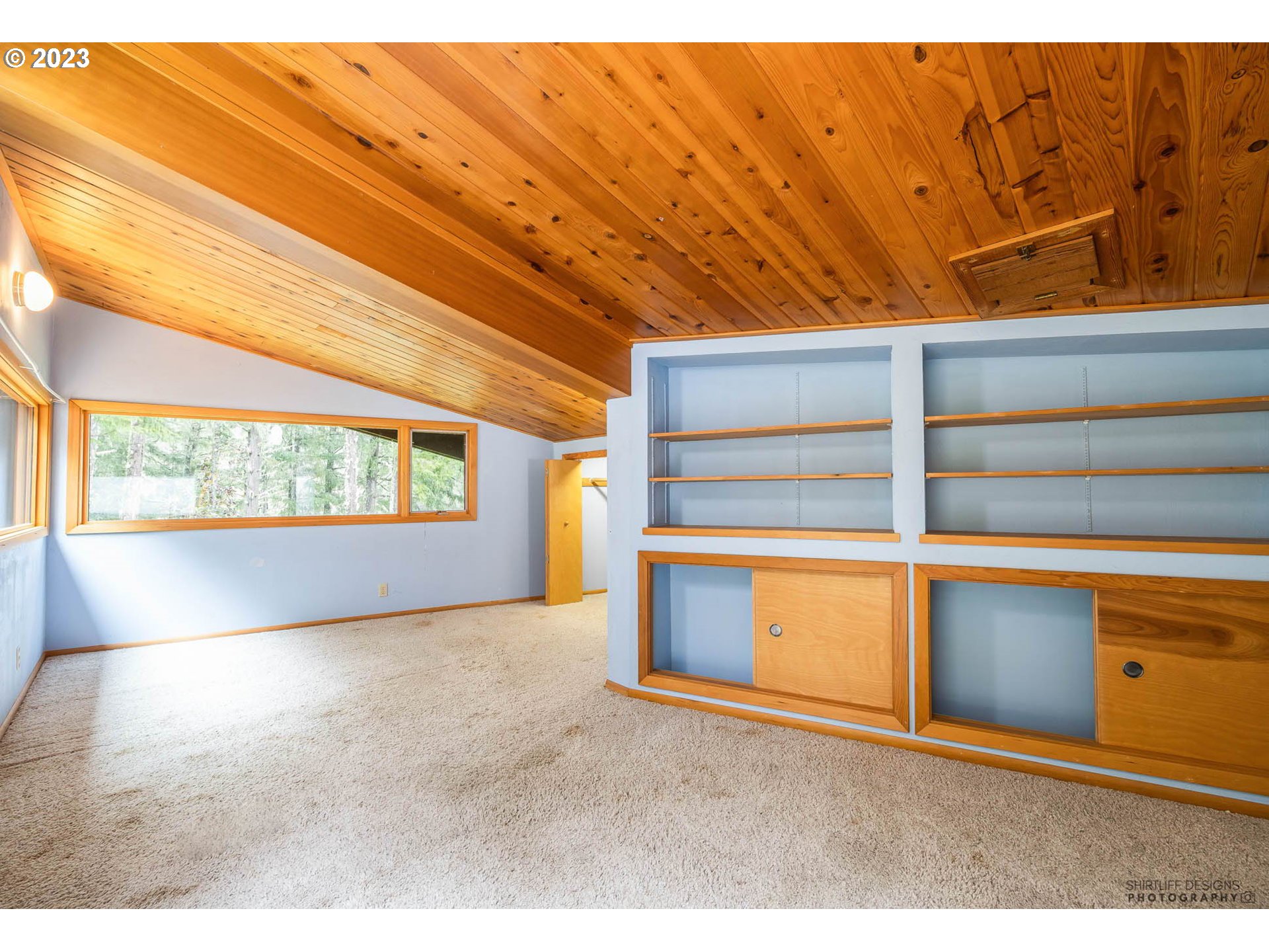 27313 Briggs Hill Road Eugene, OR 97405 - Photo 32 of 48 a view of an empty room with a window