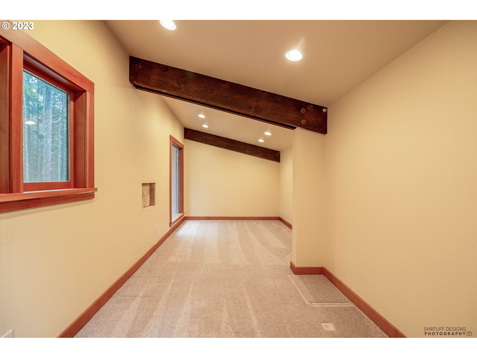 27313 Briggs Hill Road Eugene, OR 97405 - Photo 38 of 48 a view of an empty room