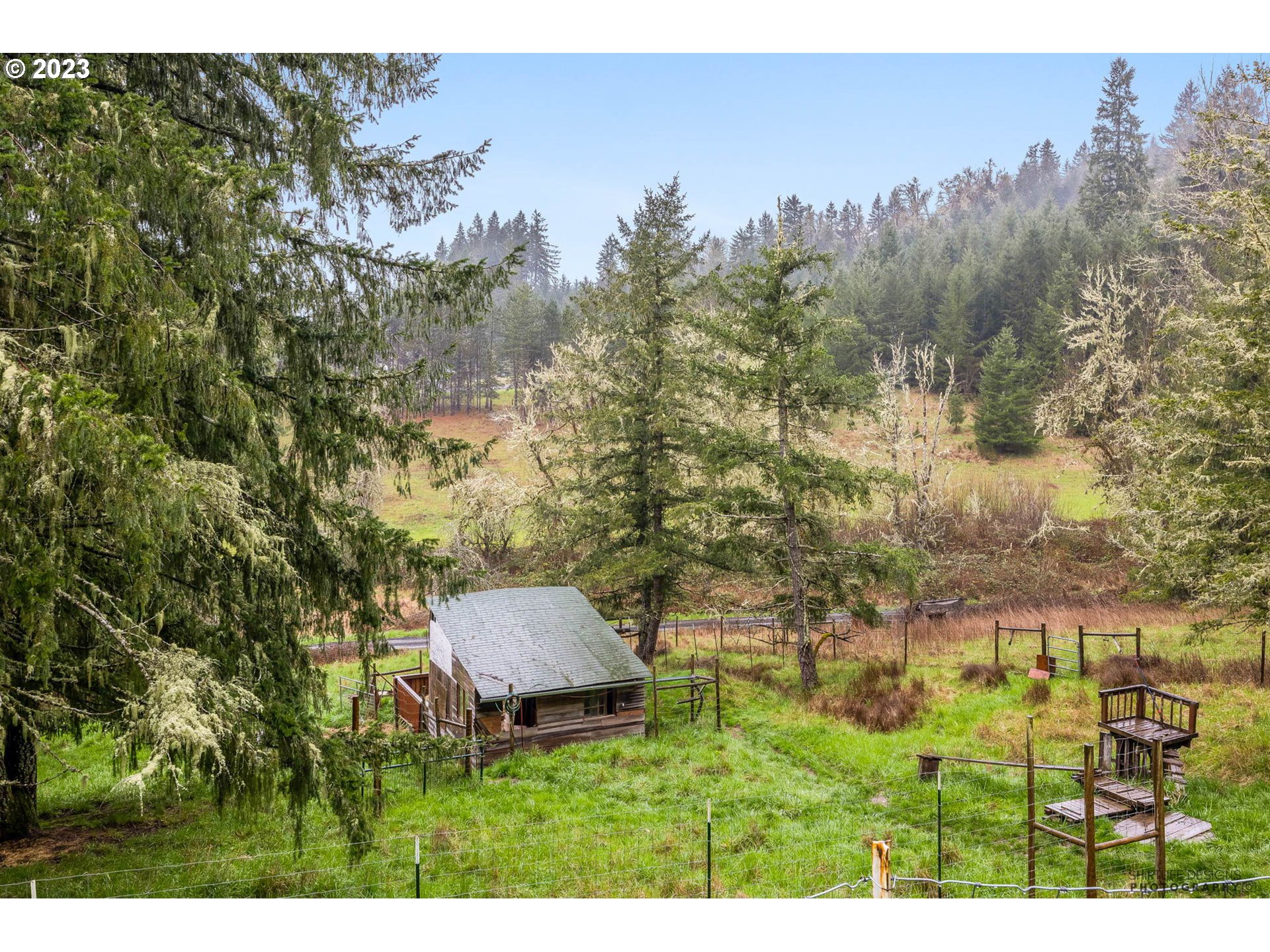27313 Briggs Hill Road Eugene, OR 97405 - Photo 45 of 48 a view of a outdoor space