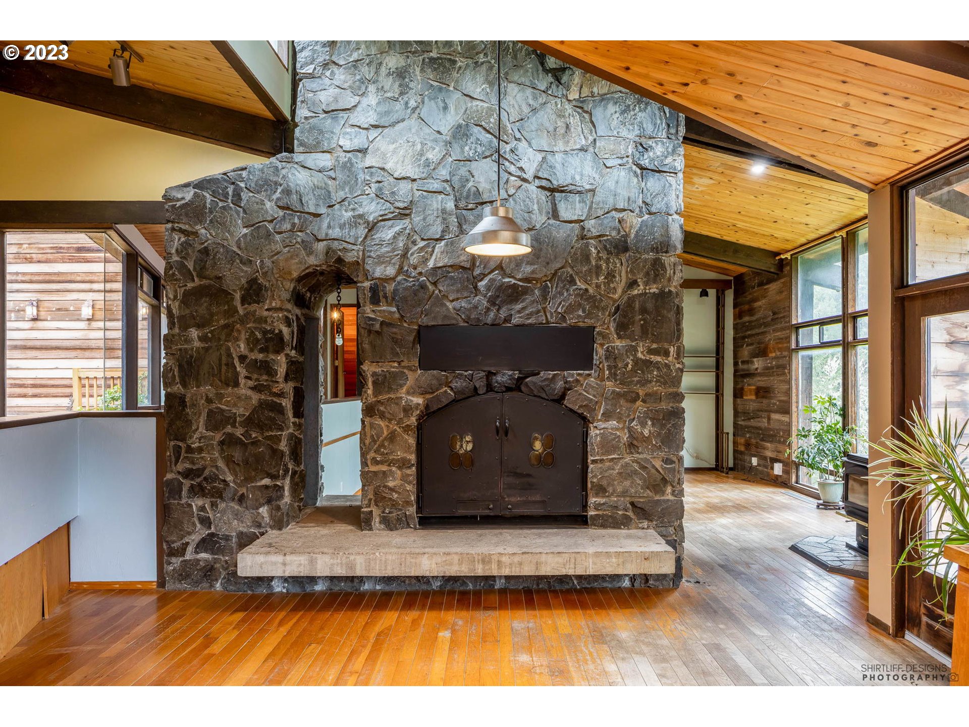 27313 Briggs Hill Road Eugene, OR 97405 - Photo 10 of 48 a view of a entryway door of the house