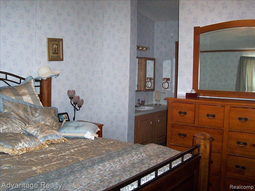 5945 Metcalf Road North Street, MI 48049 - Photo 4 of 15 008_8