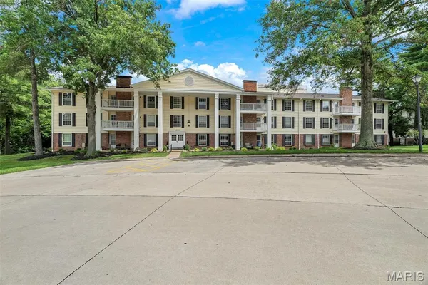$265,000 | 1511 Hampton Hall Drive, Unit 19 & 20, Chesterfield, MO 63017