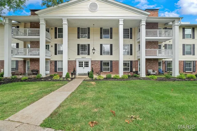 $300,000 | 1511 Hampton Hall Drive, Unit 19 & 20, Chesterfield, MO 63017