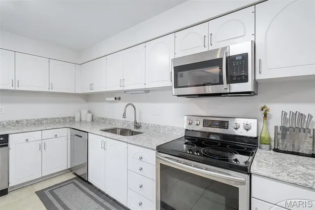 $300,000 | 1511 Hampton Hall Drive, Unit 19 & 20, Chesterfield, MO 63017