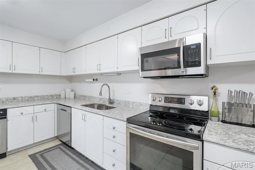 1511 Hampton Hall Drive, Unit 19 & 20 Chesterfield, MO 63017 - Photo 13 of 49