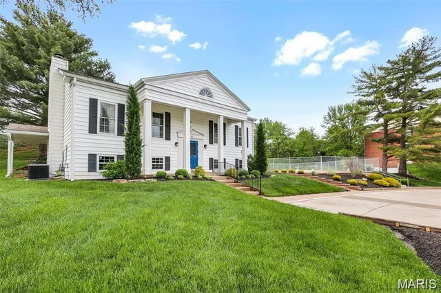 $300,000 | 1511 Hampton Hall Drive, Unit 19 & 20, Chesterfield, MO 63017