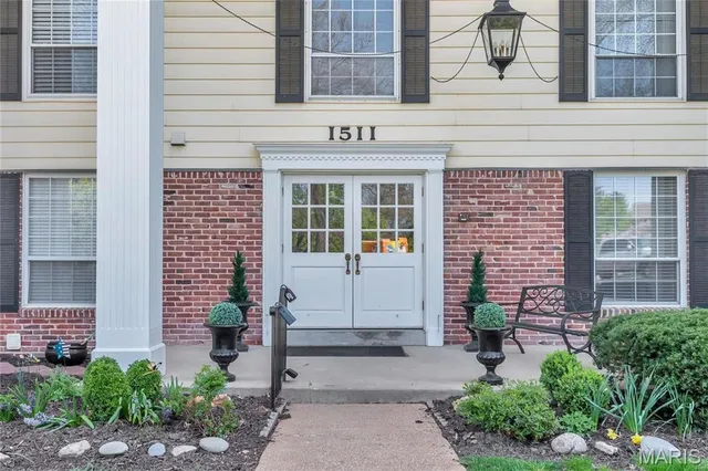 $300,000 | 1511 Hampton Hall Drive, Unit 19 & 20, Chesterfield, MO 63017