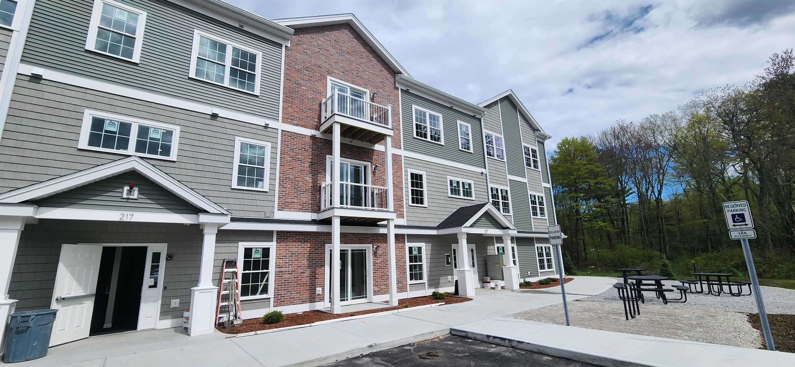 217 Rockingham Road, Unit 304 Londonderry, NH 03053 - Photo 12 of 14