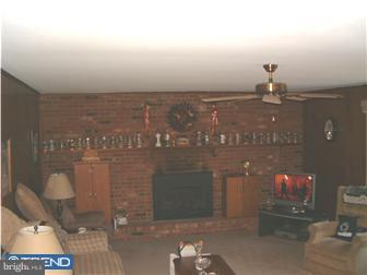 512 Fairhurst Road Fairless Hills, PA 19030 - Photo 6 of 12 Family Room