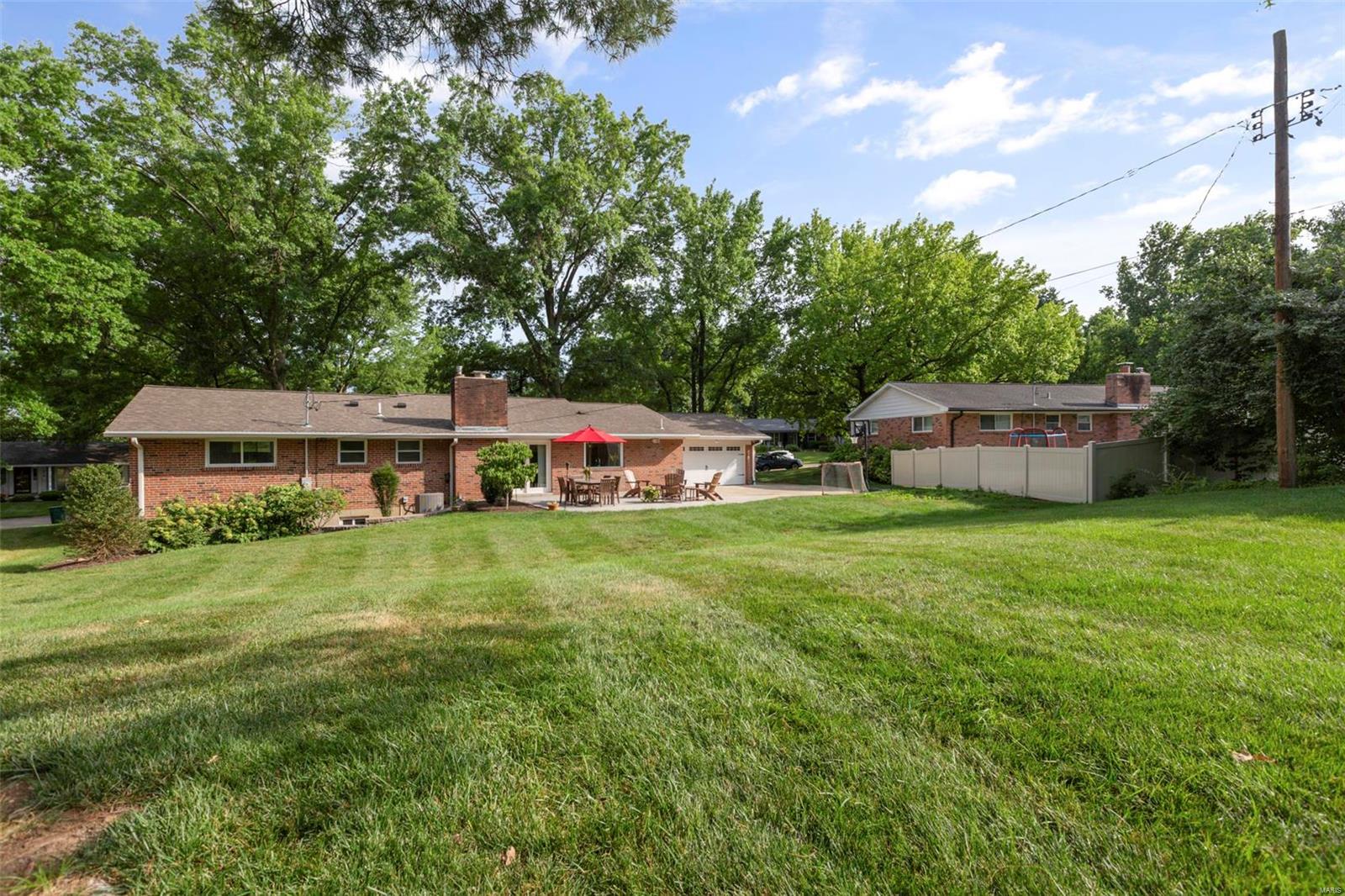 809 Rampart Drive St. Louis, MO 63122 - Photo 3 of 25 Gallery Image 3