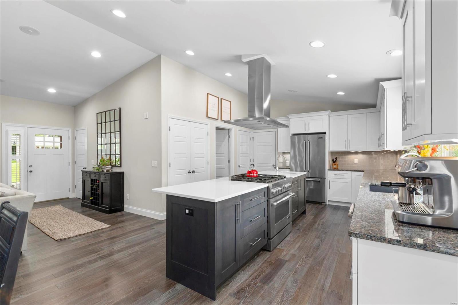 809 Rampart Drive St. Louis, MO 63122 - Photo 6 of 25 Gallery Image 6