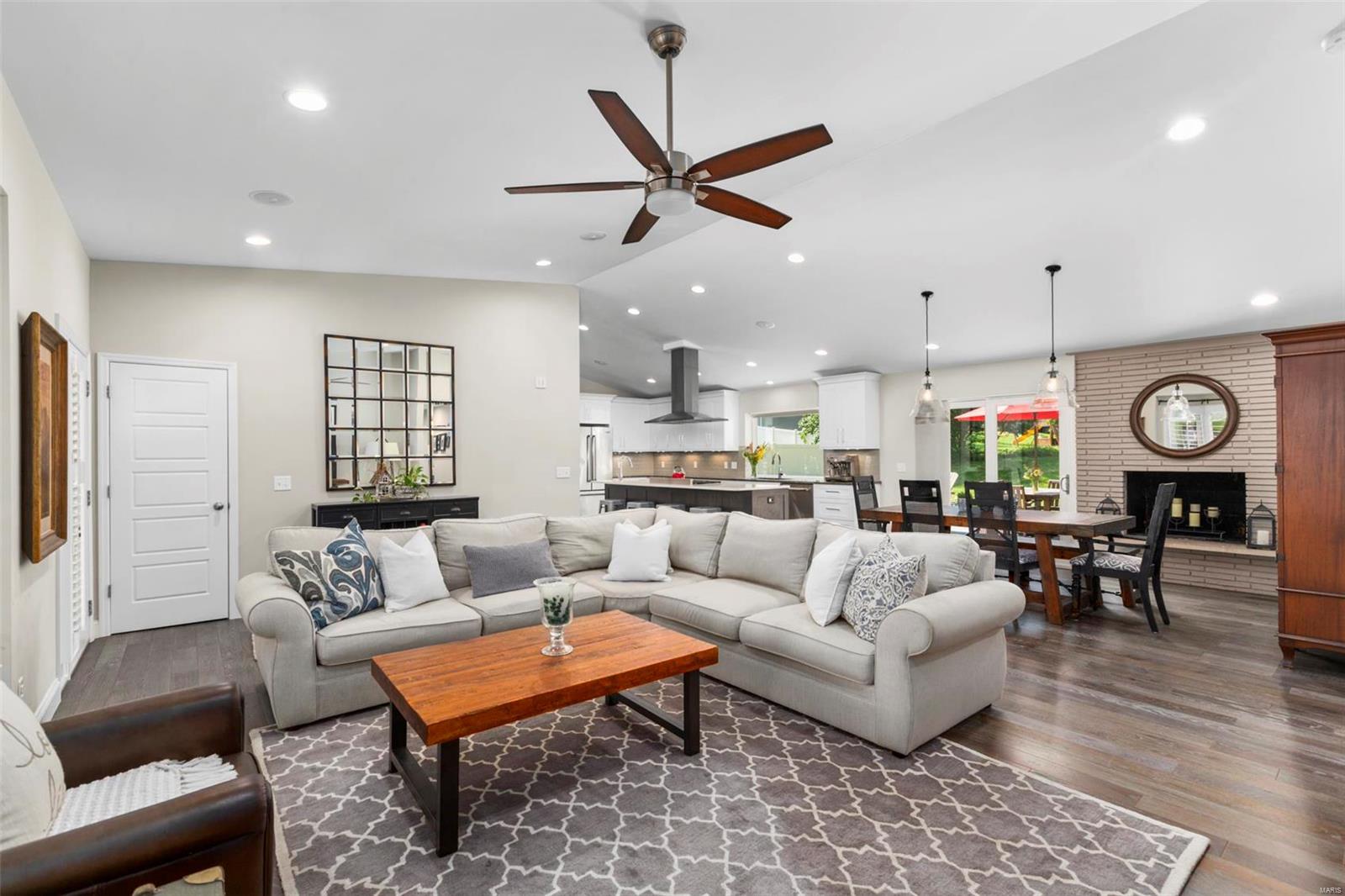 809 Rampart Drive St. Louis, MO 63122 - Photo 7 of 25 Gallery Image 7