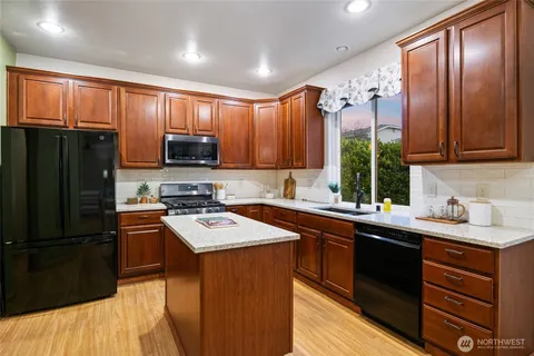 $699,500 | 14027 Southeast 281st Street, Kent, WA 98042