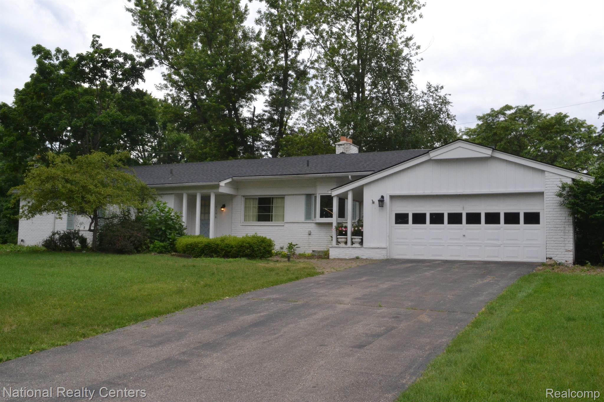 7196 Springridge Road West Bloomfield, MI 48322 - Photo 1 of 20 Gallery Image 1