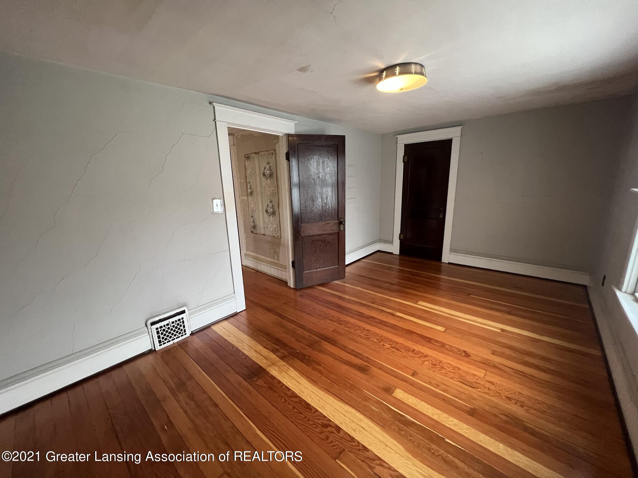 326 Kensington Road Lansing, MI 48910 - Photo 33 of 39 IMG_0745